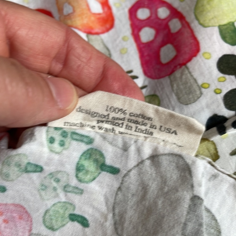 4 cotton Summery Mushroom 🍄 napkins by watercolorist Betsy Olmstead. FUN!! - Picture 4 of 4
